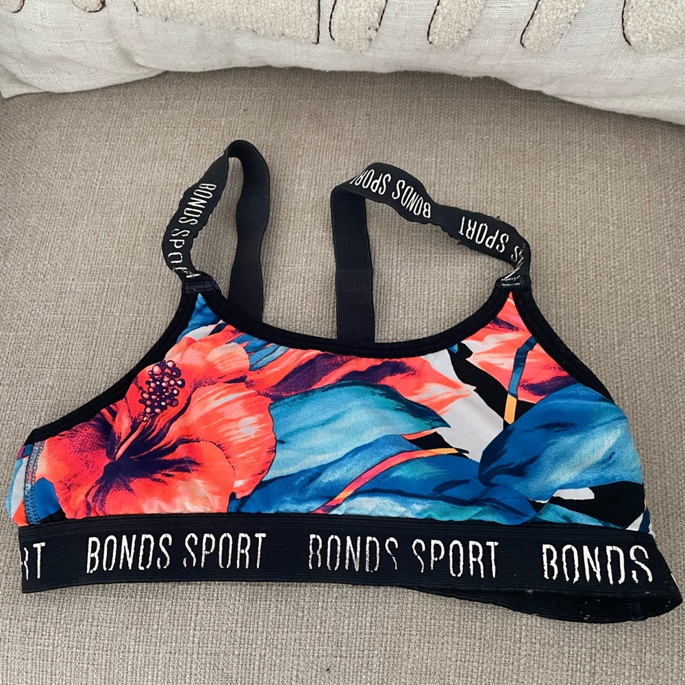 Black sports bra